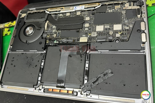 Cứu Macbook Pro 13 inch 2020 model A2289 vô nước