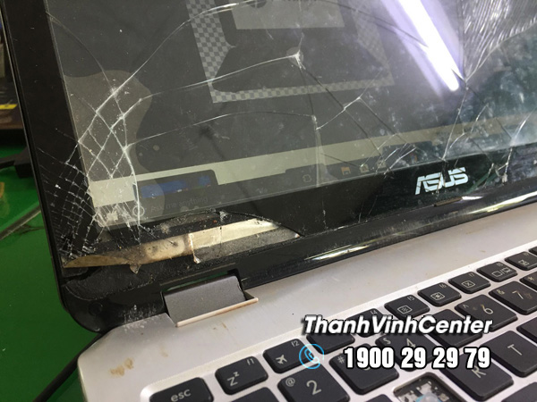 Màn hình cảm ứng laptop Asus Flip TP501U TP501UA TP501UB bị bể, bản lề bung, vỏ móp.