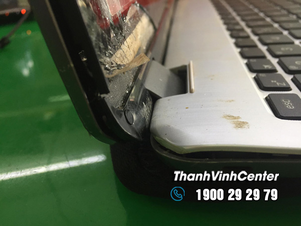 Màn hình cảm ứng laptop Asus Flip TP501U TP501UA TP501UB bị bể, bản lề bung, vỏ móp. 02