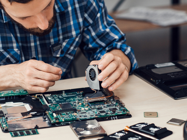 Sửa lỗi màn hình khiến laptop bật không lên nguồn