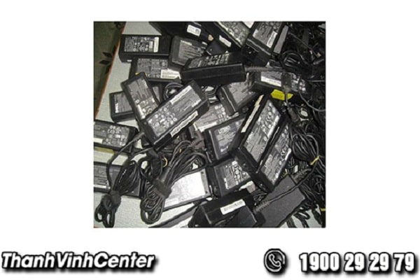 Sạc laptop cu zin theo may.