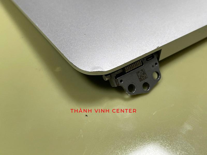 Cụm Màn Hình MacBook Pro 13-inch Model A2338 hàng tồn kho móp góc, ron new, màn có dán Silver (Bạc)