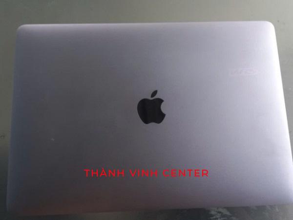 MACBOOK Pro A1706 (2017) CPU Intel Core i5 lõi kép RAM 8GB Ổ CỨNG SSD 256 GB VGA Intel Iris Plus Graphics 650 1536 MB LCD Retina Tích hợp 13,3