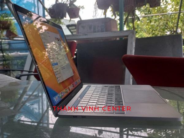 MACBOOK Pro A1706 (2017) CPU Intel Core i5 lõi kép RAM 8GB Ổ CỨNG SSD 256 GB VGA Intel Iris Plus Graphics 650 1536 MB LCD Retina Tích hợp 13,3